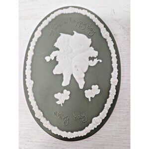 VTG 1973 Kewpie Green Jasperware Oval Wall Plaque Happy Days Rose Oneil